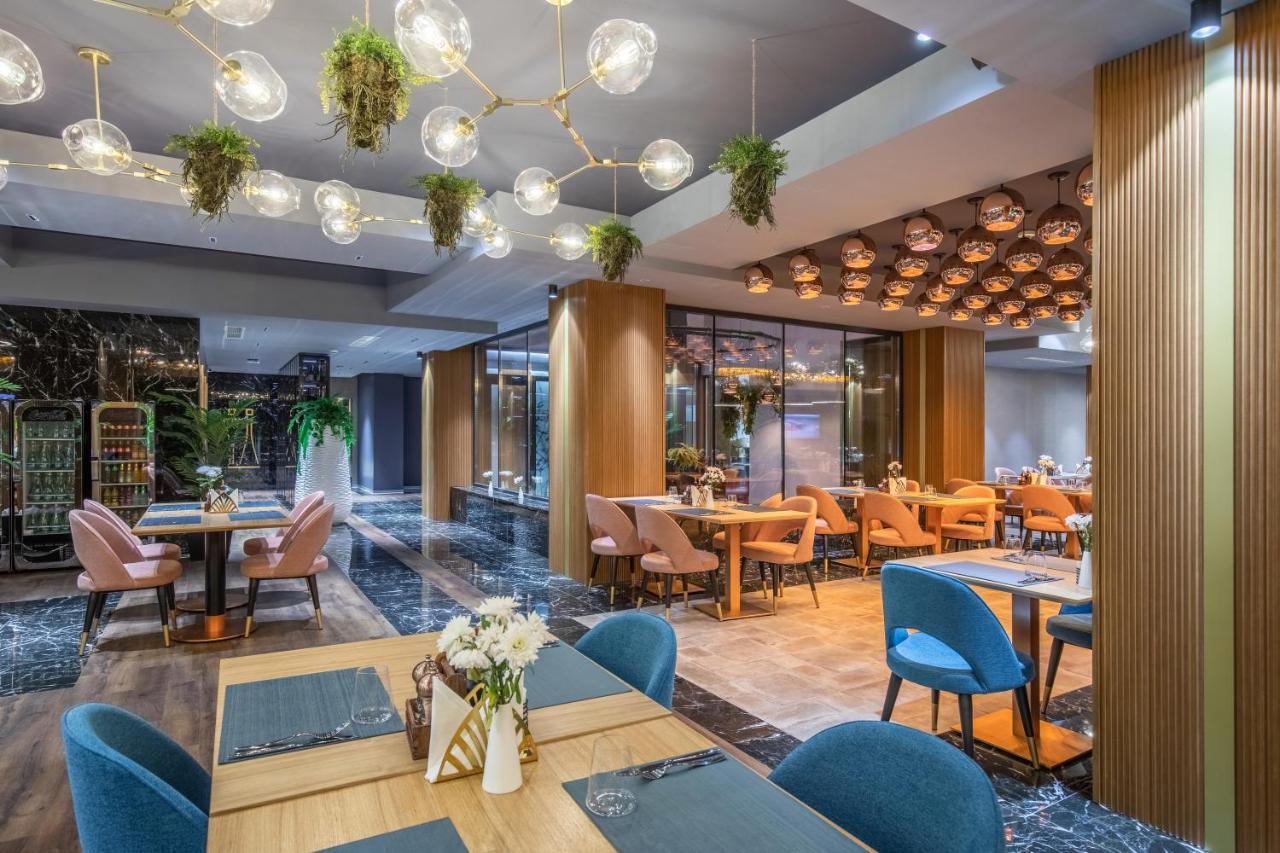 Hotel Kristal ฟอคชานิ ภายนอก รูปภาพ